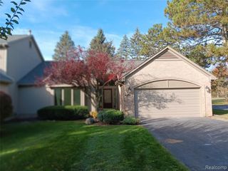 33786 Vista Drive, Farmington Hills, MI 48331