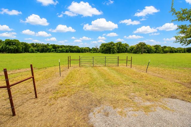 8401 S Fm 148, Scurry, TX 75158