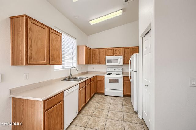 8953 E CAPRI Avenue, Mesa, AZ 85208