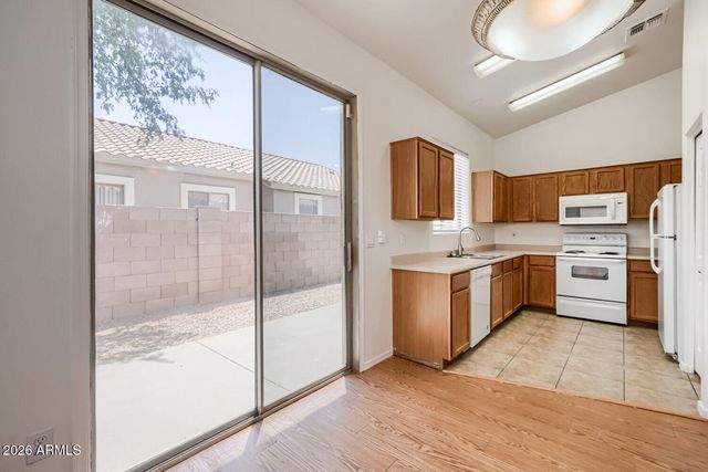 8953 E CAPRI Avenue, Mesa, AZ 85208