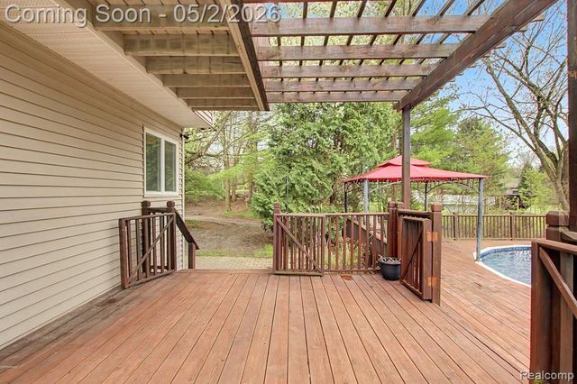 1160 S Garner Road, Milford Charter Township, MI 48380