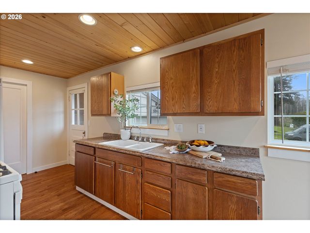 5093 Ne 49TH St, Neotsu, OR 97364