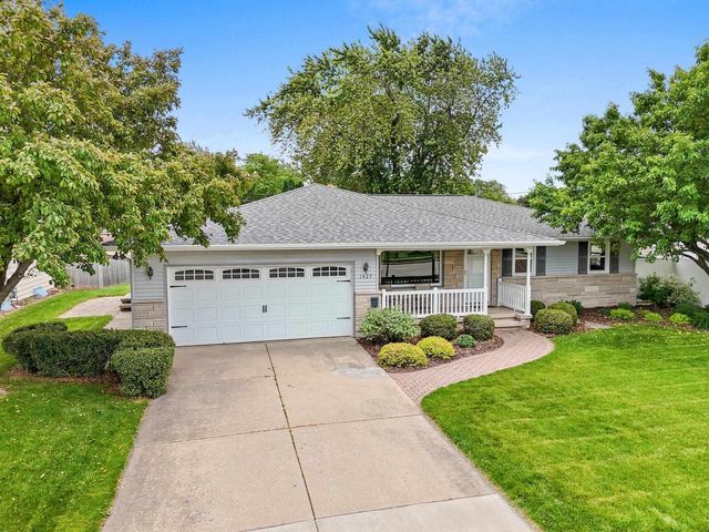 1427 W KIMBERLY AVENUE, Kimberly, WI 54136