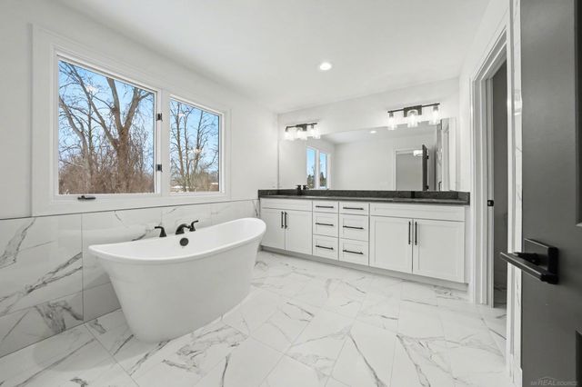 54729 Camden Court, Shelby Twp, MI 48316