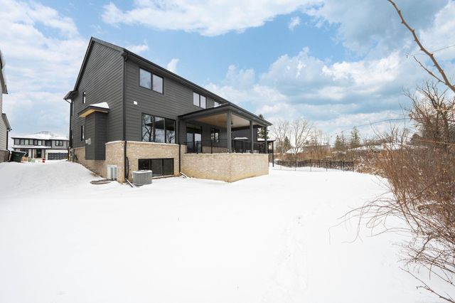 54729 Camden Court, Shelby Twp, MI 48316