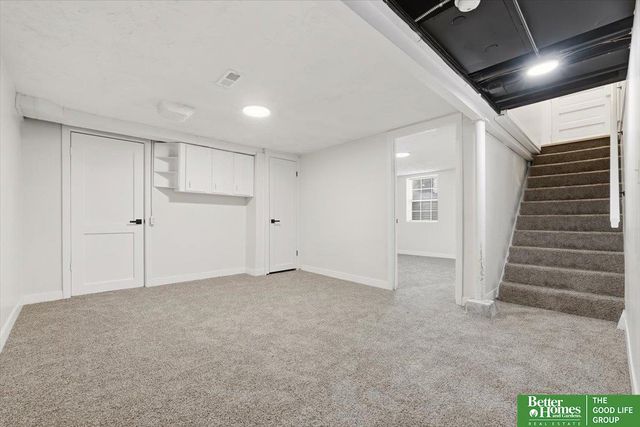 6521 N 35 Street, Omaha, NE 68112
