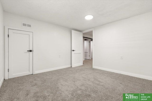 6521 N 35 Street, Omaha, NE 68112