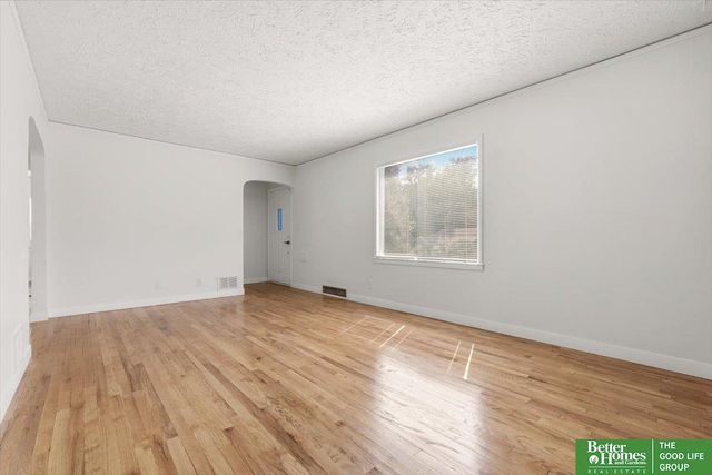 6521 N 35 Street, Omaha, NE 68112