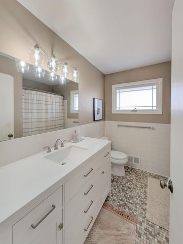 8500 34th Avenue N, New Hope, MN 55427