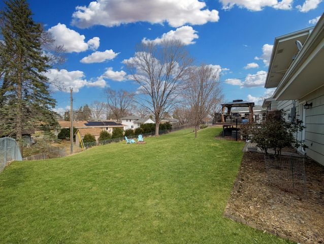 8500 34th Avenue N, New Hope, MN 55427