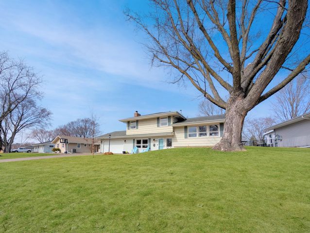 8500 34th Avenue N, New Hope, MN 55427