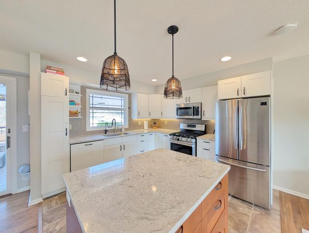 8500 34th Avenue N, New Hope, MN 55427