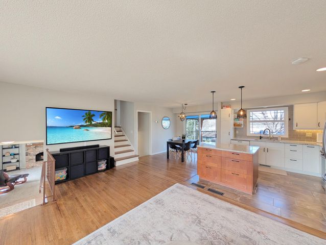 8500 34th Avenue N, New Hope, MN 55427