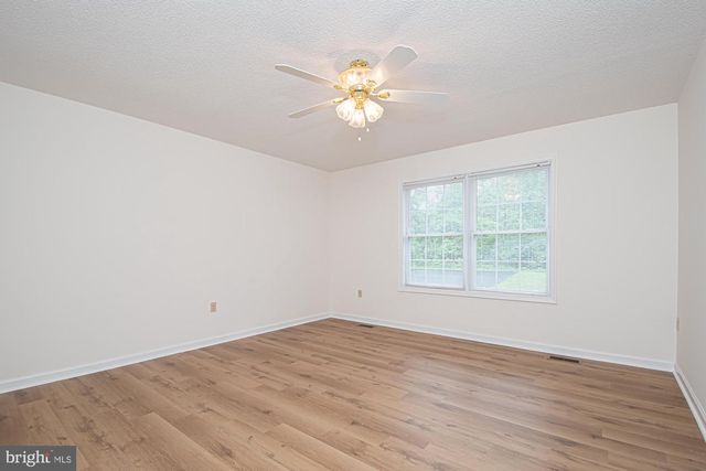 1001 N TIMBER RIDGE RD, Cross Junction, VA 22625