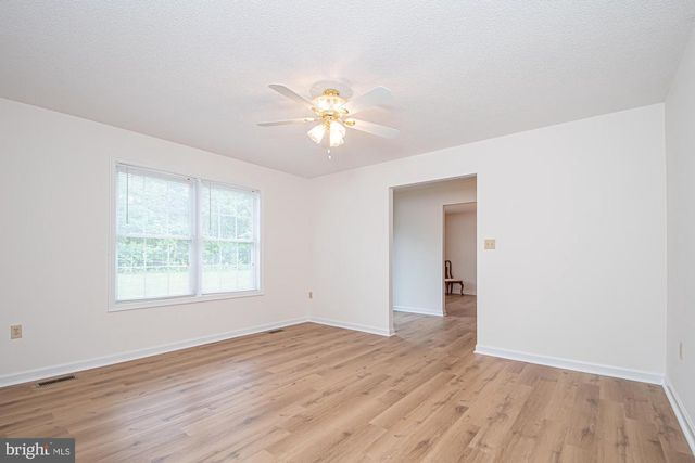 1001 N TIMBER RIDGE RD, Cross Junction, VA 22625