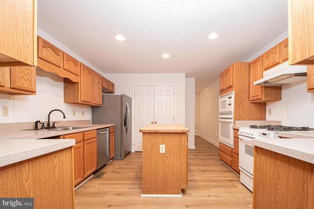 1001 N TIMBER RIDGE RD, Cross Junction, VA 22625