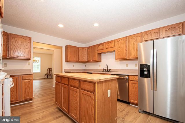 1001 N TIMBER RIDGE RD, Cross Junction, VA 22625