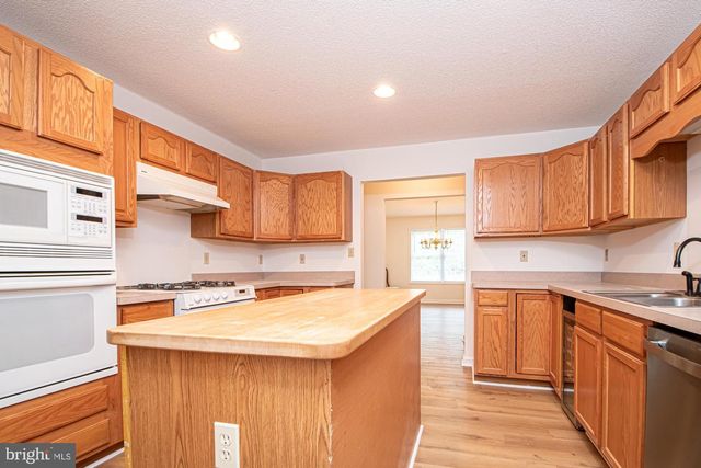 1001 N TIMBER RIDGE RD, Cross Junction, VA 22625