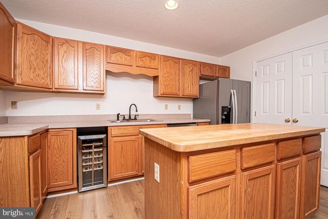 1001 N TIMBER RIDGE RD, Cross Junction, VA 22625