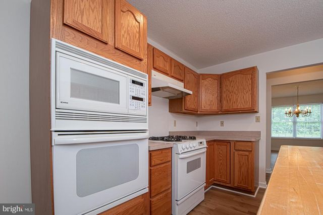 1001 N TIMBER RIDGE RD, Cross Junction, VA 22625