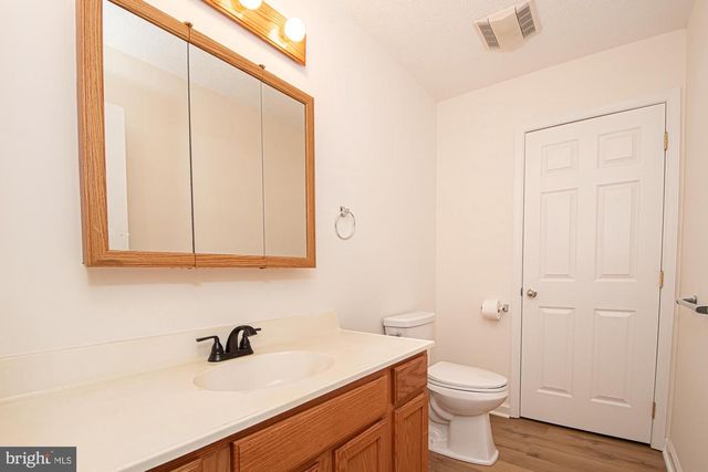1001 N TIMBER RIDGE RD, Cross Junction, VA 22625