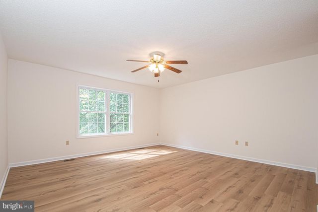 1001 N TIMBER RIDGE RD, Cross Junction, VA 22625