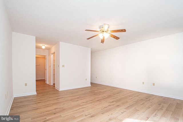1001 N TIMBER RIDGE RD, Cross Junction, VA 22625