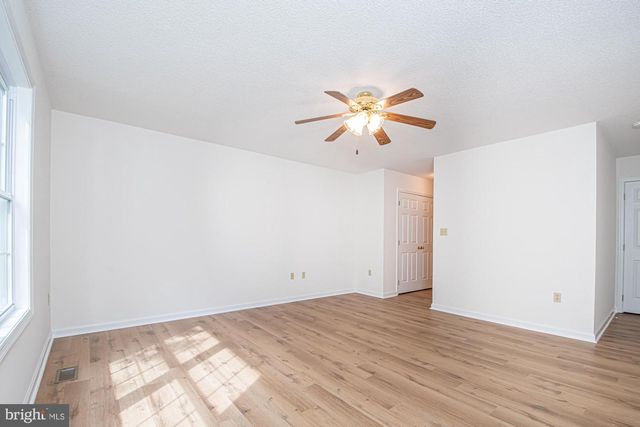 1001 N TIMBER RIDGE RD, Cross Junction, VA 22625