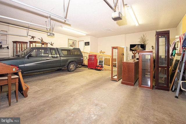 1001 N TIMBER RIDGE RD, Cross Junction, VA 22625