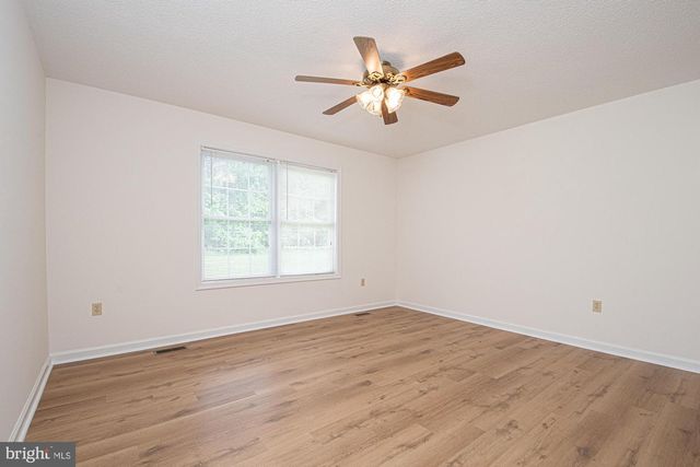 1001 N TIMBER RIDGE RD, Cross Junction, VA 22625
