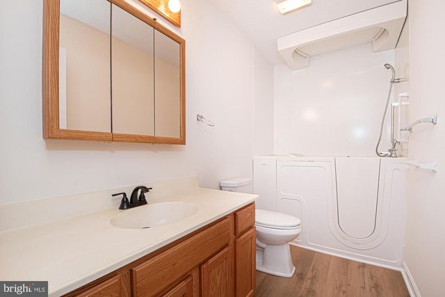 1001 N TIMBER RIDGE RD, Cross Junction, VA 22625