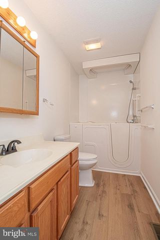 1001 N TIMBER RIDGE RD, Cross Junction, VA 22625