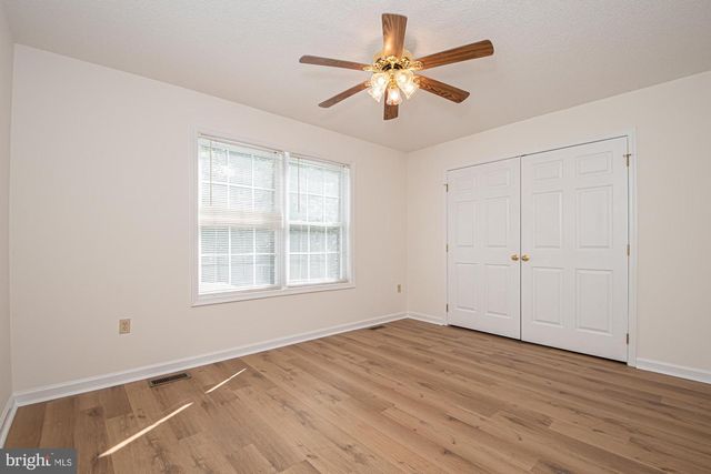 1001 N TIMBER RIDGE RD, Cross Junction, VA 22625