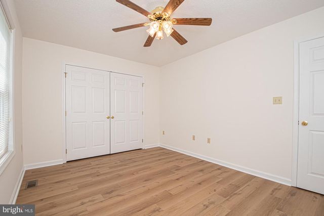 1001 N TIMBER RIDGE RD, Cross Junction, VA 22625