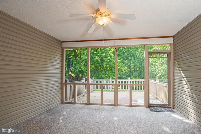 1001 N TIMBER RIDGE RD, Cross Junction, VA 22625