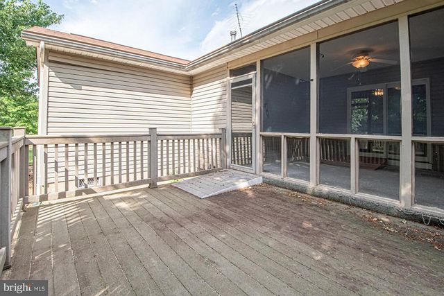 1001 N TIMBER RIDGE RD, Cross Junction, VA 22625