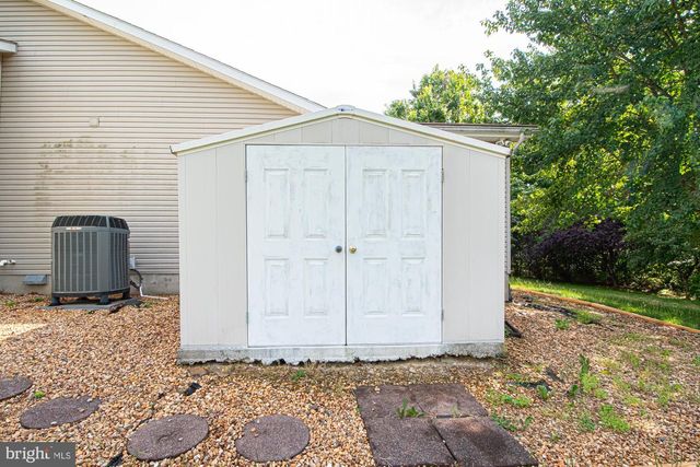 1001 N TIMBER RIDGE RD, Cross Junction, VA 22625