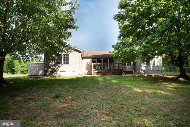 1001 N TIMBER RIDGE RD, Cross Junction, VA 22625