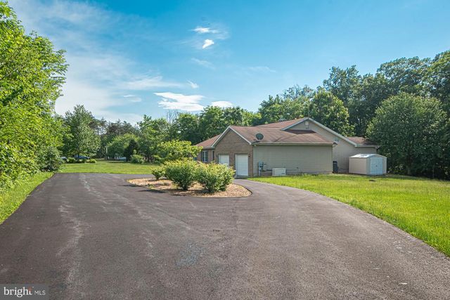 1001 N TIMBER RIDGE RD, Cross Junction, VA 22625