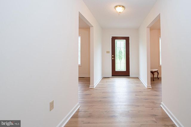 1001 N TIMBER RIDGE RD, Cross Junction, VA 22625
