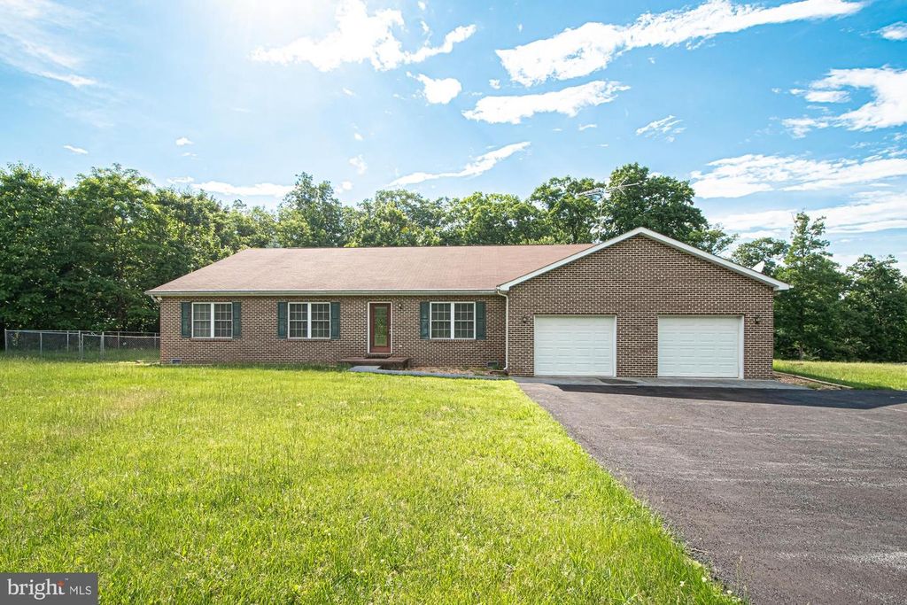 1001 N TIMBER RIDGE RD, Cross Junction, VA 22625