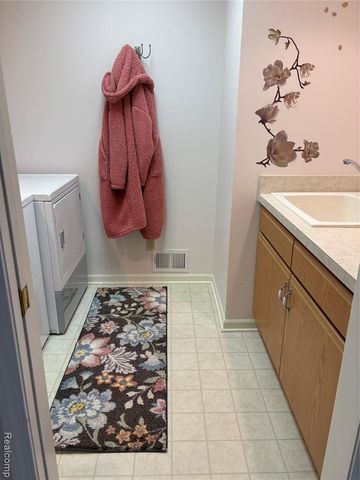 5353 Wyndemere Common Square, Swartz Creek, MI 48473