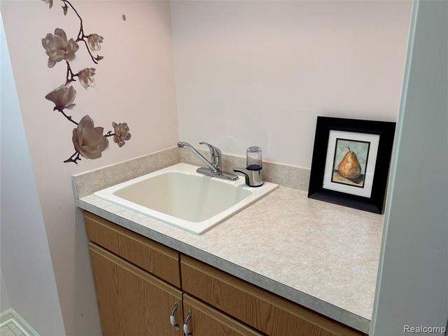 5353 Wyndemere Common Square, Swartz Creek, MI 48473