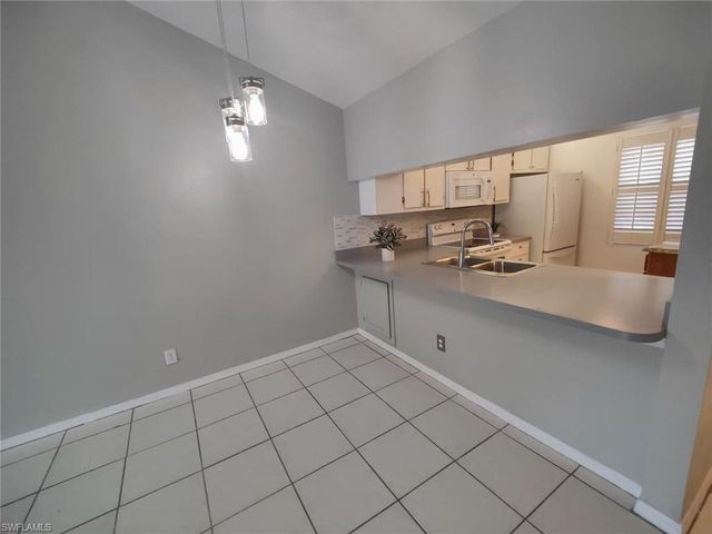 2668 Kings Lake BLVD 7-203, Naples, FL 34112