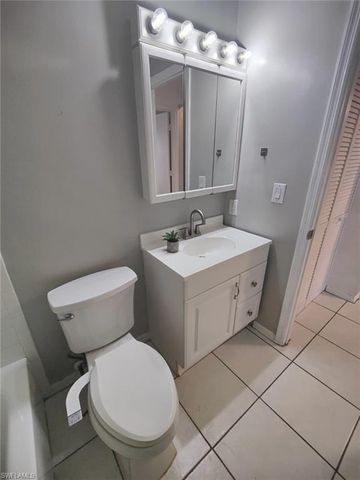 2668 Kings Lake BLVD 7-203, Naples, FL 34112