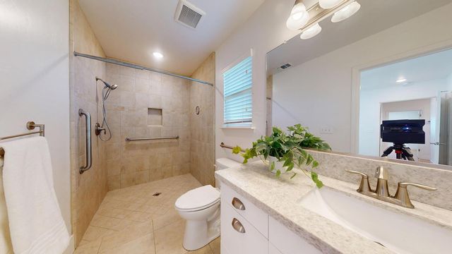 117 E Fedora Avenue, Fresno, CA 93704