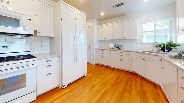 117 E Fedora Avenue, Fresno, CA 93704