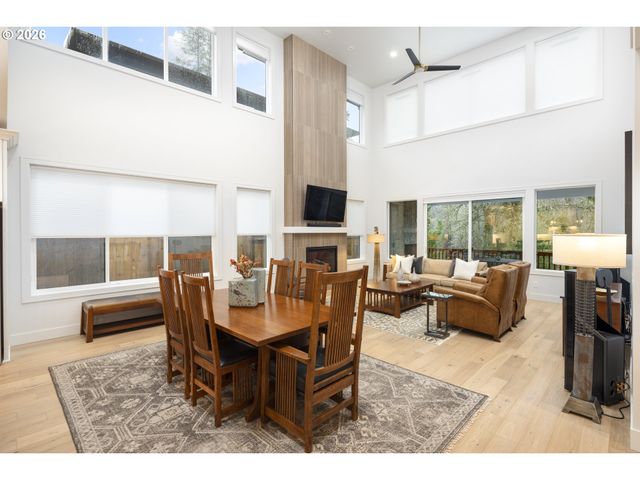 9261 Sw MACKAYLA Pl, Portland, OR 97223