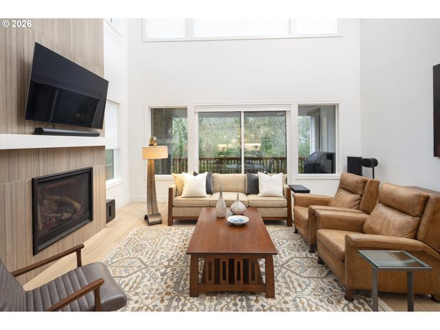 9261 Sw MACKAYLA Pl, Portland, OR 97223