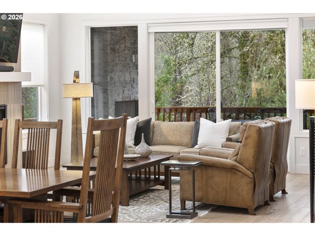 9261 Sw MACKAYLA Pl, Portland, OR 97223